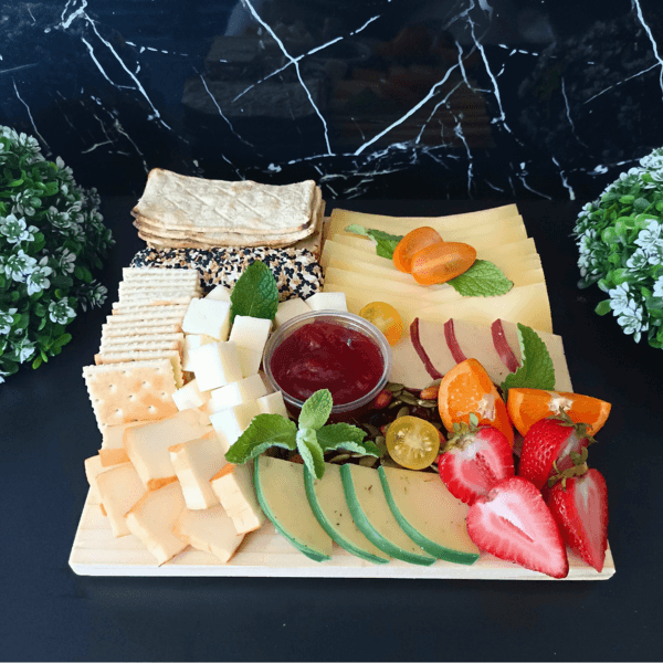 Picoteo 6 quesos con queso crema, queso gouda, queso ahumado y mermelada
